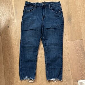 Women’s Levi’s style 724 raw hem cropped jeans